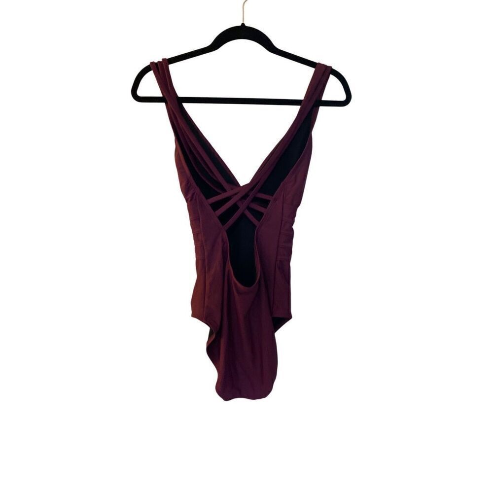 Coastal rose, NWT women’s burgundy V-neck cross back from suit size 8 - Picture 4 of 7